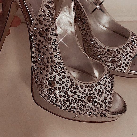 Beautiful Silver Bling Slingback Pumps - Picture 1 of 4